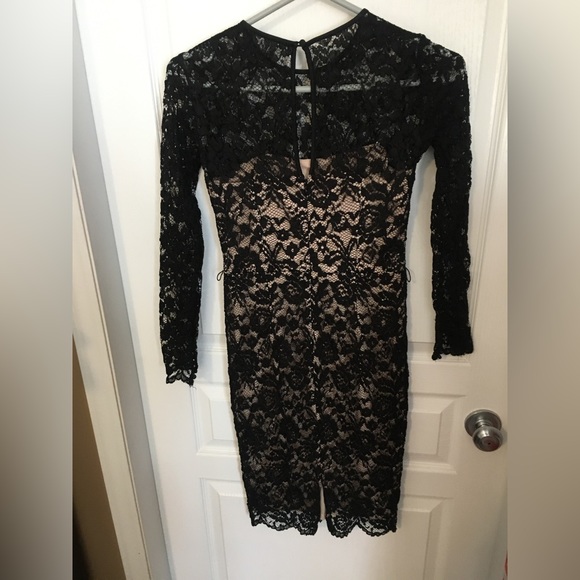 Maggy London lace dress with beige under slip. Petite size. - Picture 3 of 6